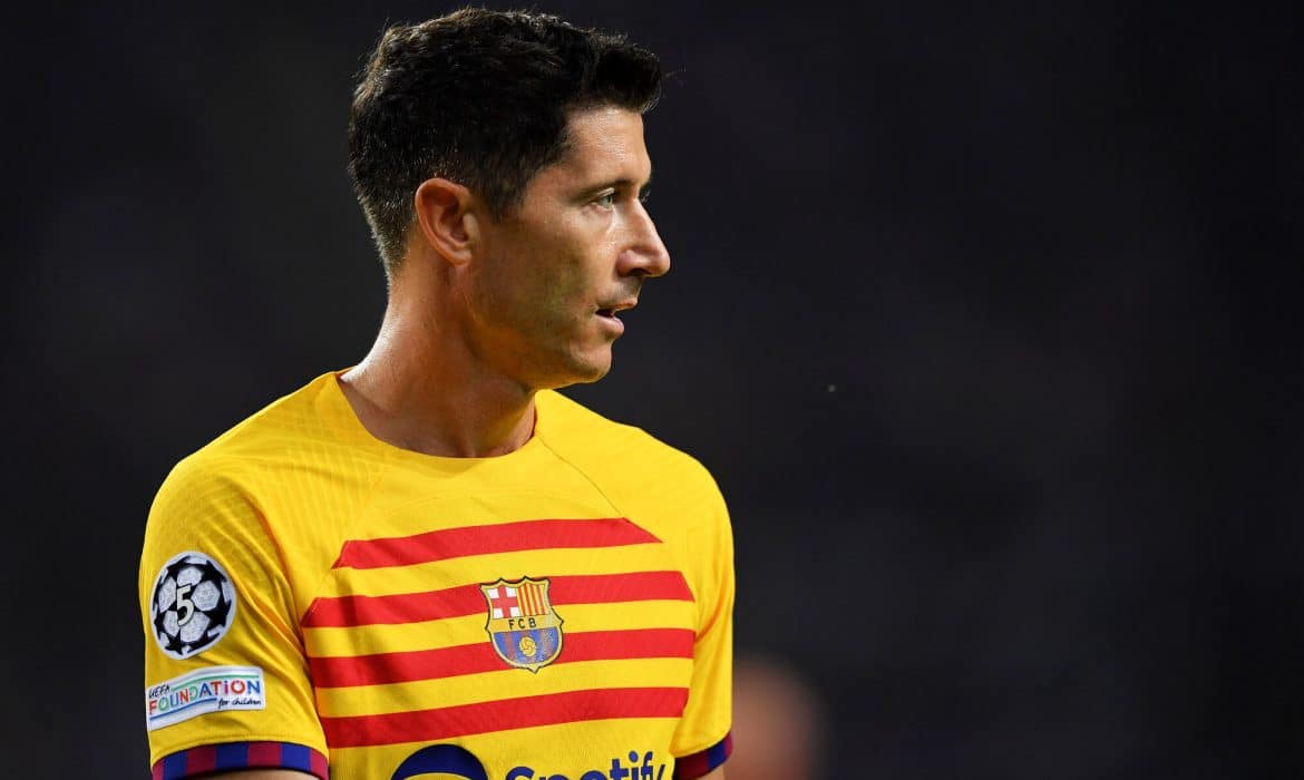 Robert Lewandowski doznał kontuzji. Na jak długo Polak wypada z gry?