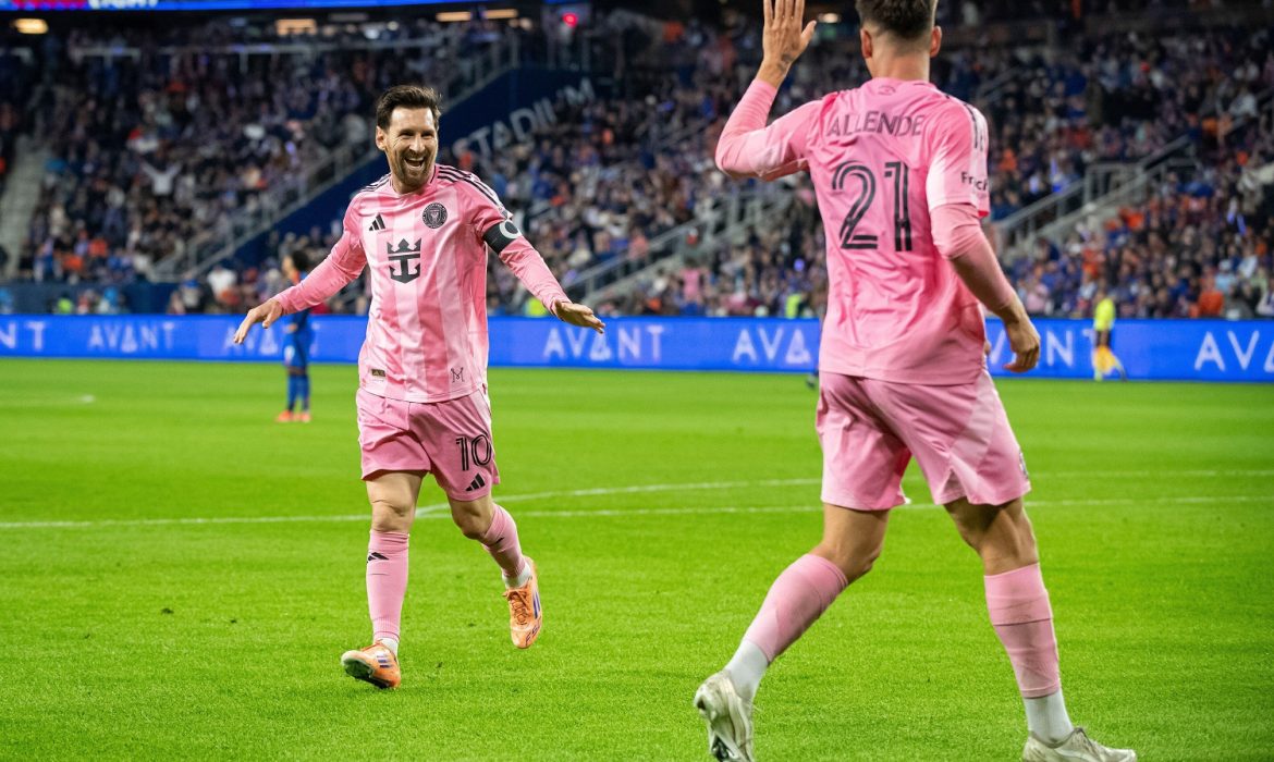 Messi i Ronaldo wciąż zachwycają! Niesamowite wyczyny!