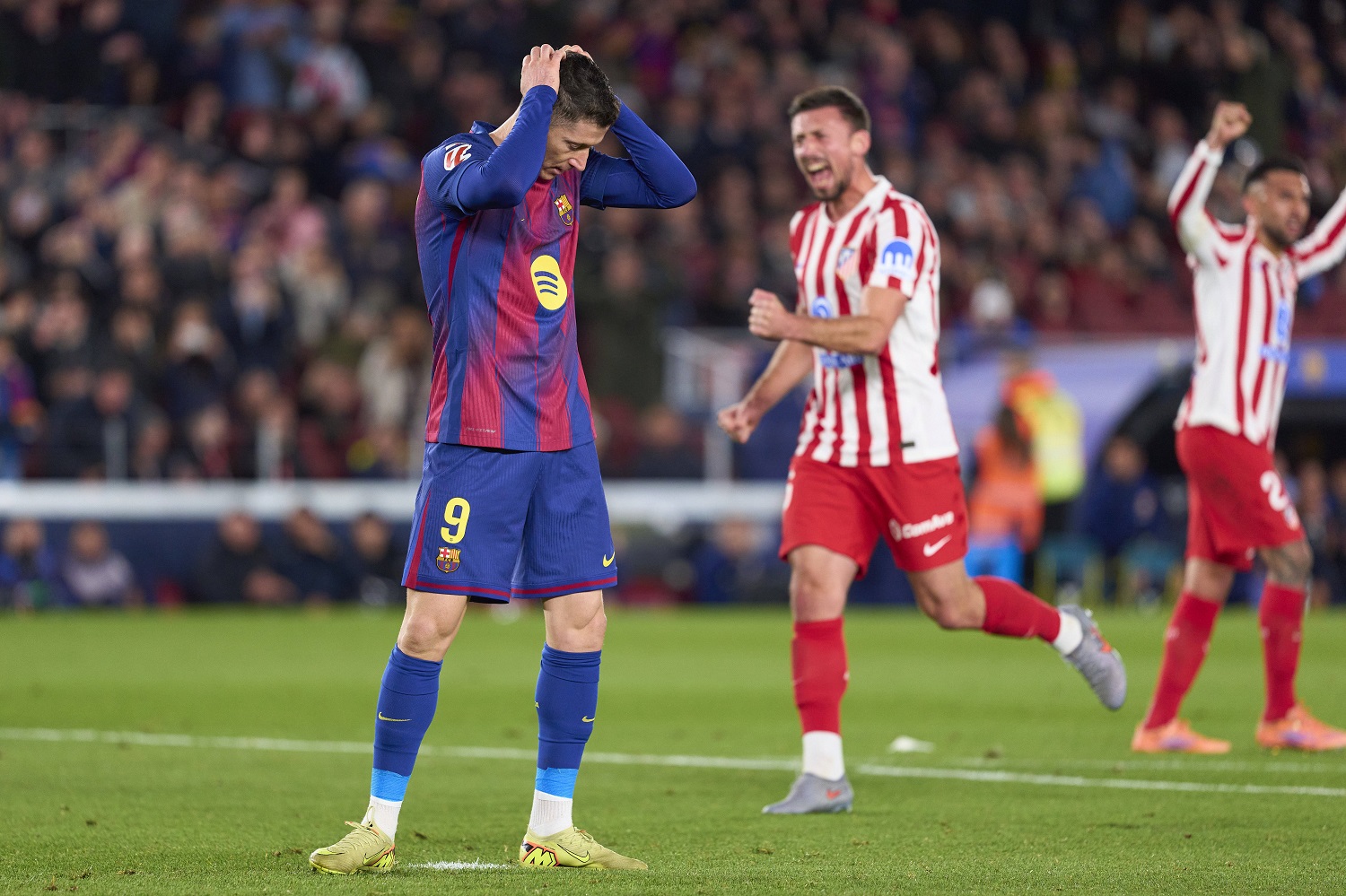 Barca wygrywa, Lewandowski antybohaterem!