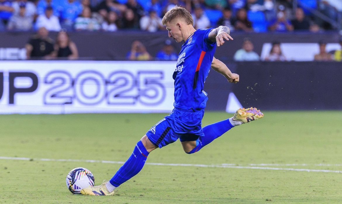 Bogusz na wylocie z klubu? Polak olewa treningi!