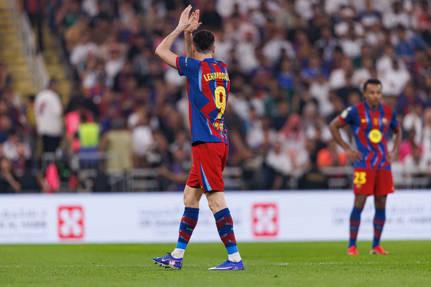 Czy Lewandowski zostanie w Barcelonie? Nowe wieści!