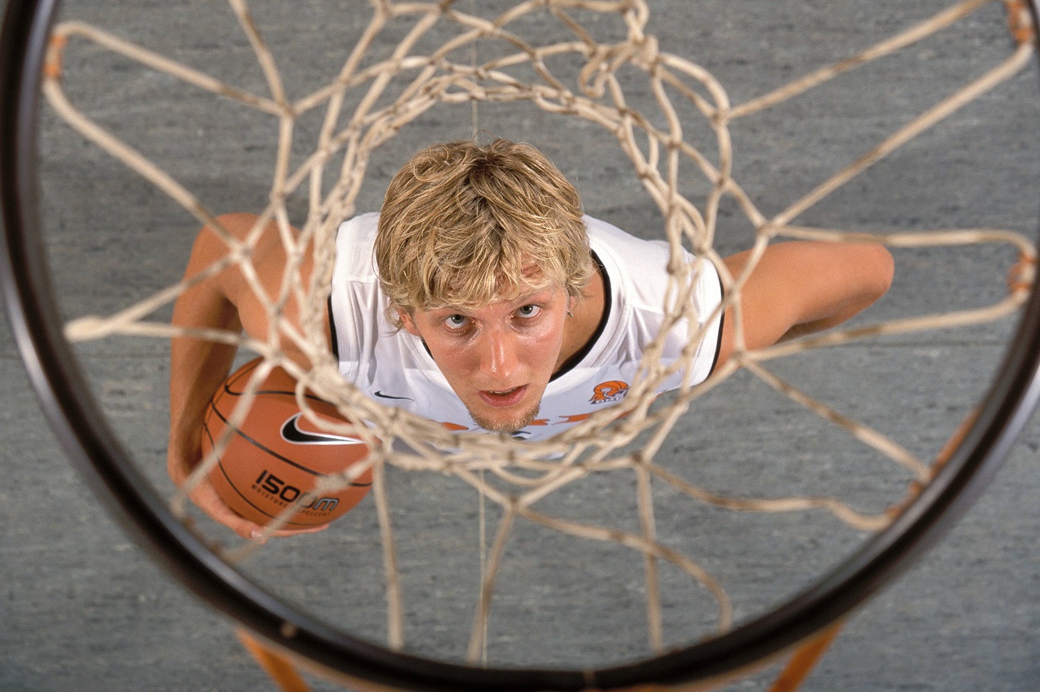 Ile trwa mecz koszykówki?