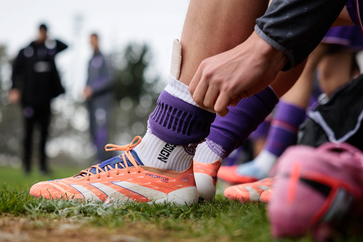 Kolce czy turf – które buty wybrać na różne nawierzchnie?