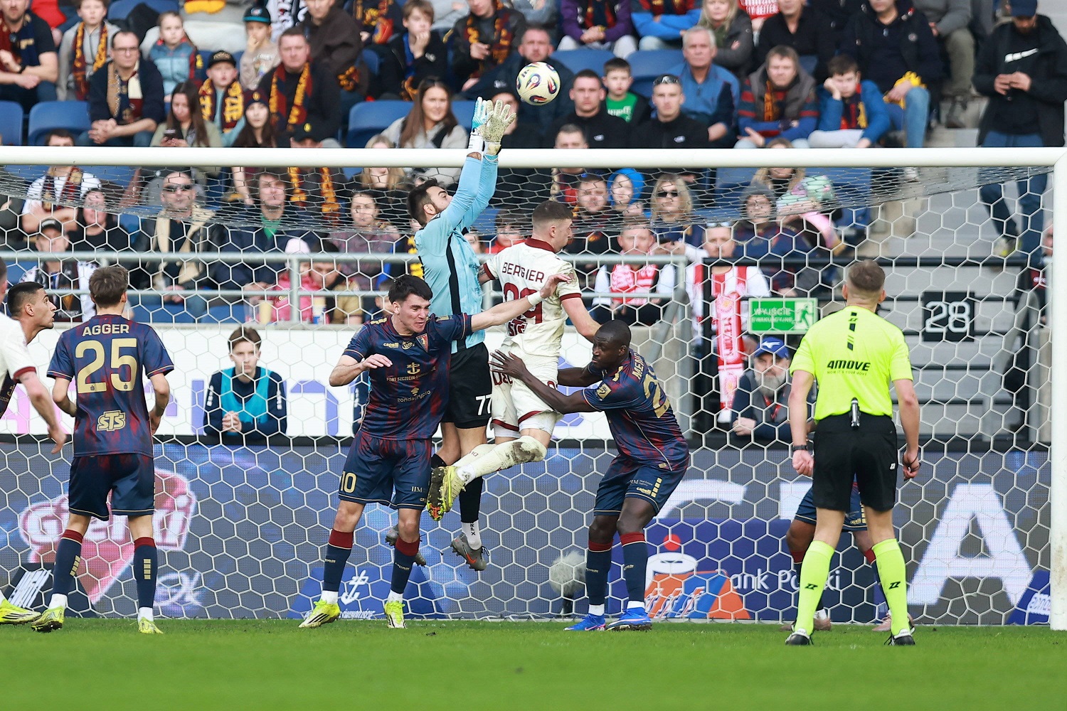 Kuriozalne bramki w polskiej piłce – zobacz wideo!