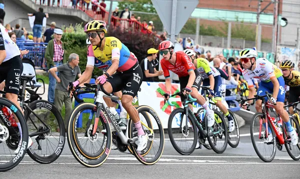 Tour de France 2023. Dramatyczna kraska. Dw&oacute;ch faworyt&oacute;w poza wyścigiem (WIDEO)