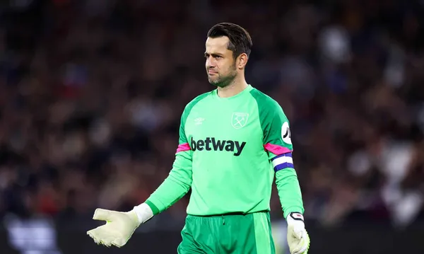 Łukasz Fabiański zmieni klub? M&oacute;głby zagrać w czołowym zespole Premier League!