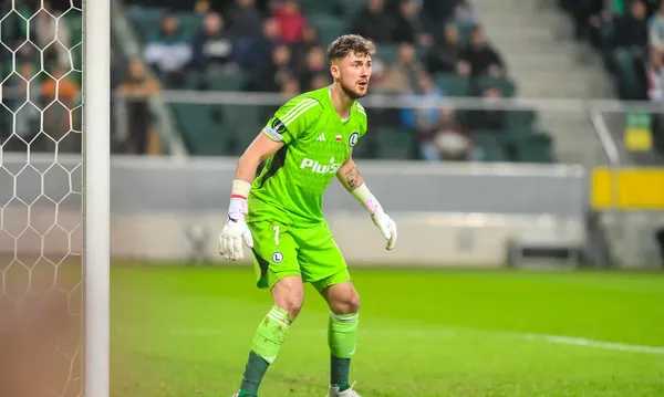 Kacper Tobiasz krytykowany po blamażu Legii Warszawa. Dostało mu się nawet od trenera