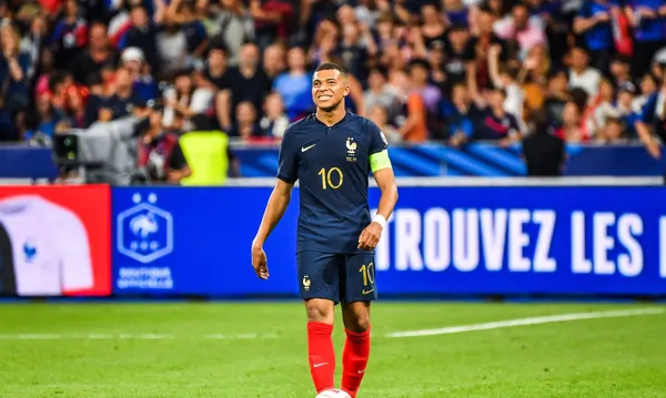 PSG skreśliło Kyliana Mbapp&eacute;. Francuz został wystawiony na sprzedaż i nie uda się do Japonii