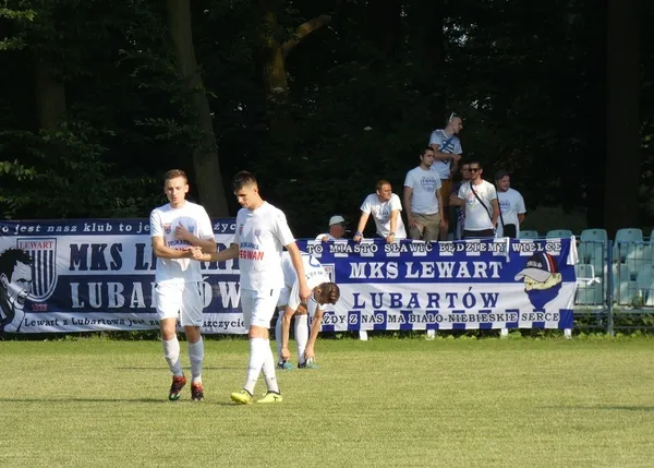 Lewart rozgromił Victorię. Do biało-niebieskich dołączył Sergiusz Prusak