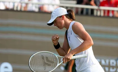 Wimbledon 2023. Mecz Igi Świątek z Lin Zhu przerwany. Ten widok m&oacute;wi wszystko