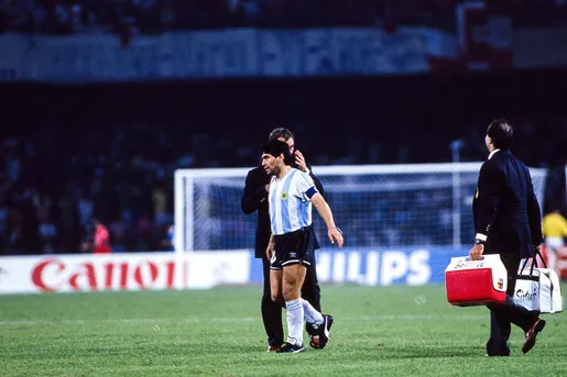 Niezapomniane chwile Mistrzostw Świata: Argentyna z Maradoną wygwizdana we Włoszech w 1990 roku