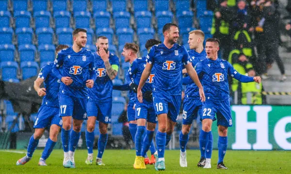 Kiedy gra Lech z Fiorentiną w 1/4 finału Ligi Konferencji? O kt&oacute;rej mecz?