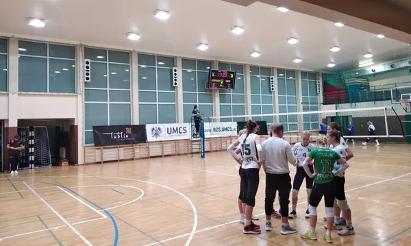 Wygrana siatkarek AZS-u po tie-breaku. Sromotna porażka Tomasovii