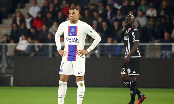 Real Madryt waha się nad transferem Kyliana Mbapp&eacute;. Chodzi o problemy w szatni