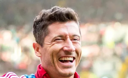 Bayern ze zwycięstwem w Der Klassikerze i kolejnym mistrzostwem kraju. Lewy trafia po raz 33. [WIDEO]