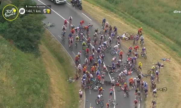 Tour de France 2023. Ogromna kraksa spowodowała przerwanie wyścigu