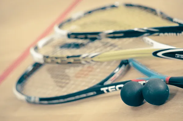 Tenis vs. squash – czym się od siebie różnią?