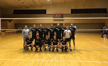 Demonstracja siły. Lider bez straty seta pokonał wicelidera