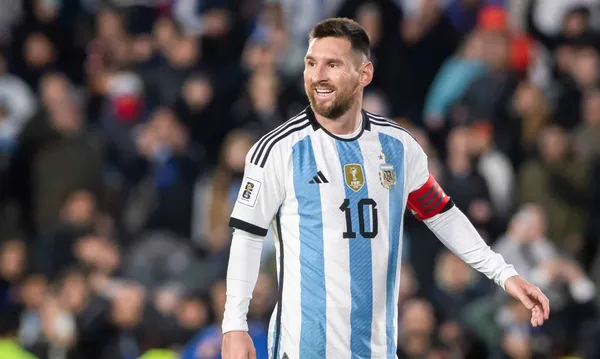 Lionel Messi wr&oacute;ci na ostatni taniec do Paryża? &ldquo;Zasługuje na to&rdquo;