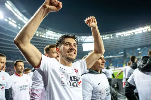 Jakub Moder ponownie pojawi się na boisku. Nowe wieści o sytuacji pomocnika