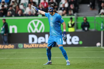 Kamil Grabara ucieknie z tonącego Wolfsburga? Premier League coraz bliżej