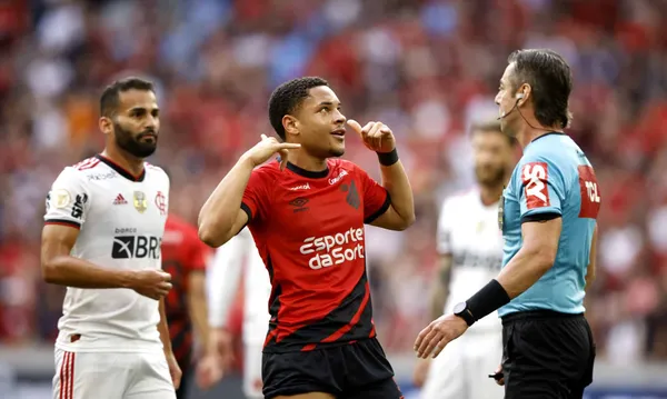 Następca Roberta Lewandowskiego blisko? Agent zawodnika jest w Barcelonie