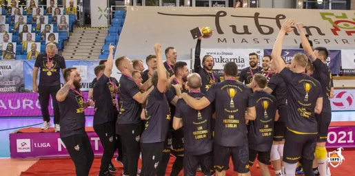 Przystanek przed historią