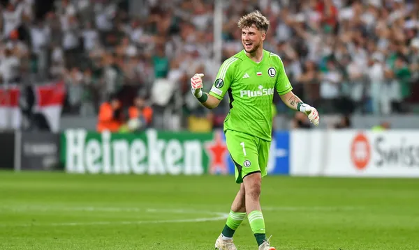 Kacper Tobiasz odejdzie z Legii Warszawa? Bramkarz podał kwotę