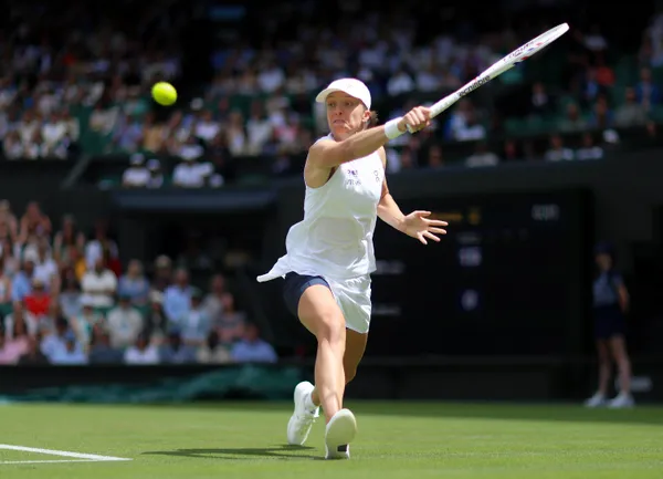 Wimbledon 2026: Świątek gra dalej. Były tarapaty!