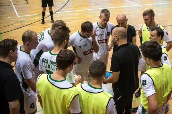 Nie zlekceważyć outsidera