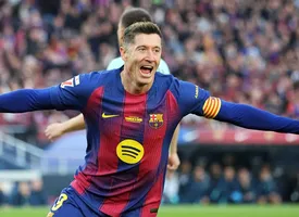 Lewandowski goni legendy Barcelony. Ile goli ma Polak?