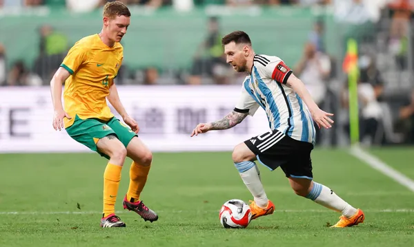 Piękny gol Leo Messiego w meczu z Australią. Ależ przymierzył!