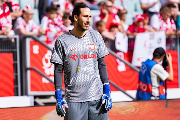 Kamil Grabara zmieni klub? Belgowie zdecydowani!