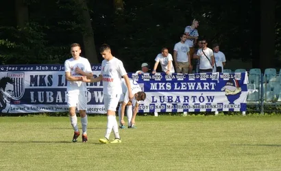 Lewart rozgromił Victorię. Do biało-niebieskich dołączył Sergiusz Prusak