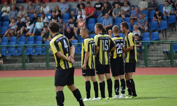 Pięć bramek, trzy rzuty karne, dwie czerwone kartki i derby dla Victorii