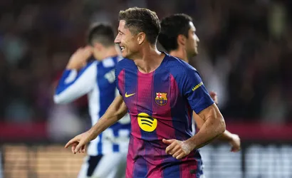 Robert Lewandowski zr&oacute;wnał się z legendą Barcelony. Awans na 15. miejsce w klasyfikacji wszech czas&oacute;w