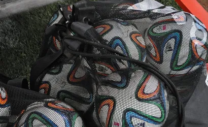 Omega płaci frycowe