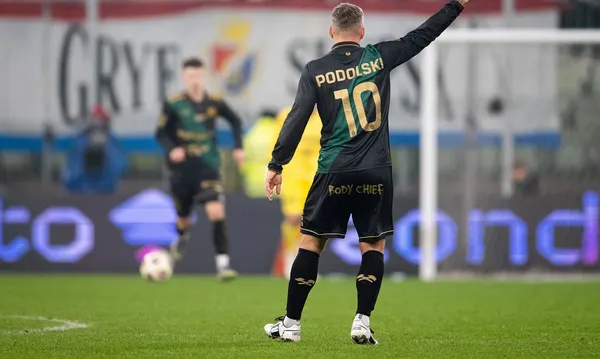 Podolski kupił akcje G&oacute;rnika!