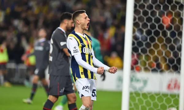 Sebastian Szymański na celowniku Liverpoolu. Fenerbahce wyceniło reprezentanta Polski