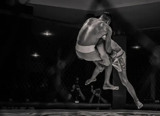 Zakłady bukmacherskie MMA | Jak obstawiać i gdzie?