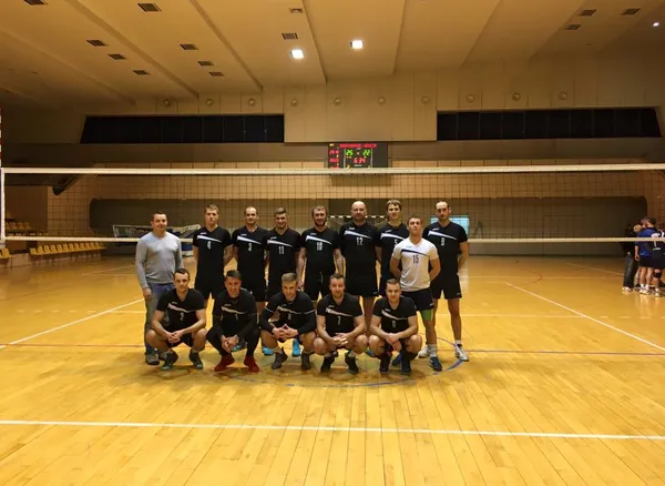 Demonstracja siły. Lider bez straty seta pokonał wicelidera