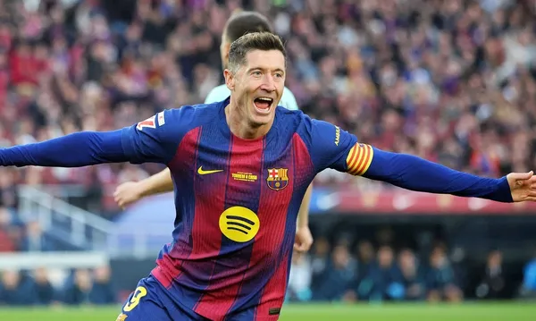 Lewandowski goni legendy Barcelony. Ile goli ma Polak?