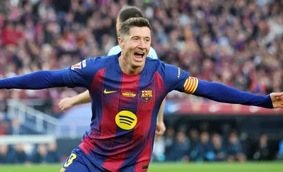 Lewandowski goni legendy Barcelony. Ile goli ma Polak?