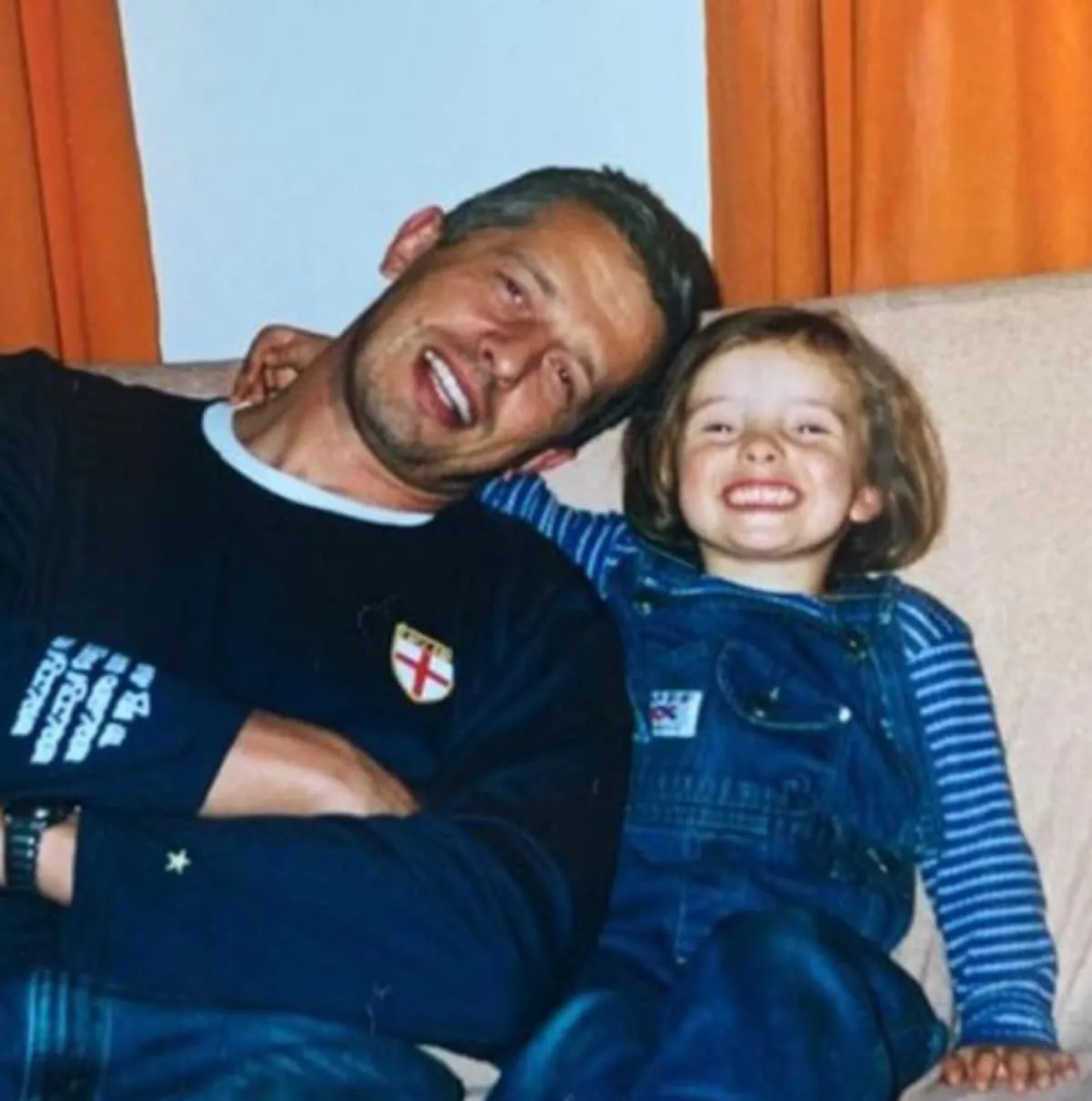 Archiwalne rodzinne zdjęcie Igi Świątek i jej ojca Tomasza Świątka