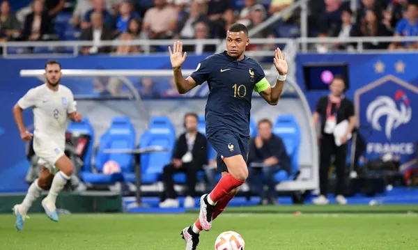Kylian Mbapp&eacute; odejdzie do Arabii Saudyjskiej? Jego rodzina naciska na transfer