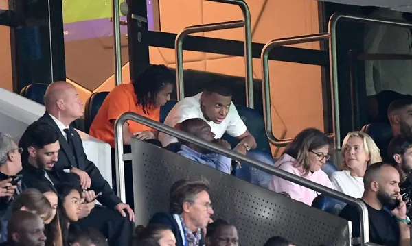 Kylian Mbappe pogodził się PSG? Piłkarz wr&oacute;cił do trening&oacute;w z grupą!