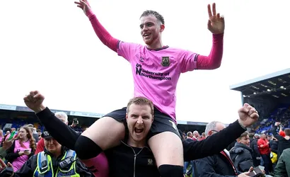 Legia Warszawa walczy o pomocnika Brighton. “Wojskowi” mają konkurencję