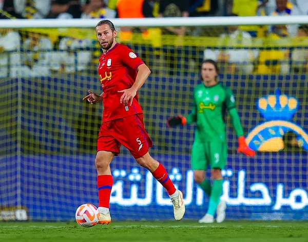 Grzegorz Krychowiak strzelił z 18 metr&oacute;w do własnej bramki. Kuriozalny samob&oacute;j! [WIDEO]